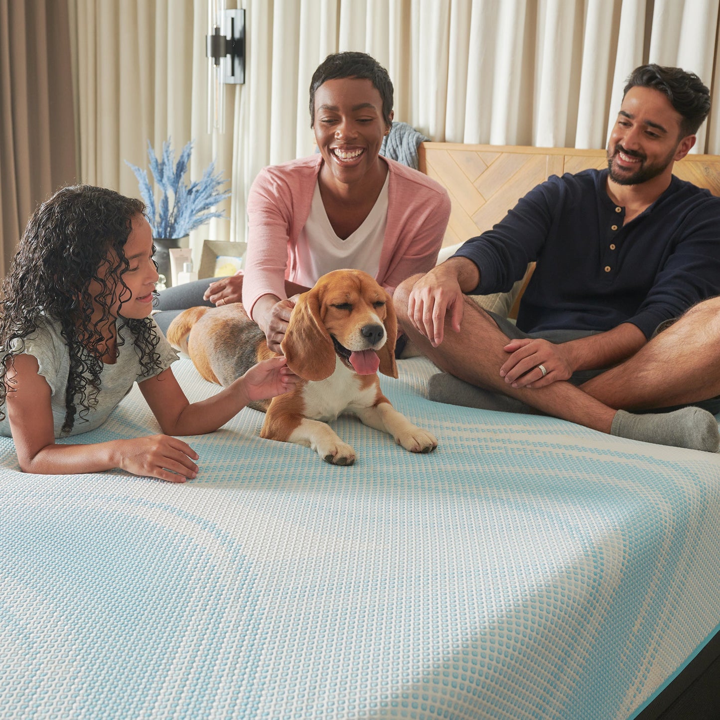 Tempur-Pedic TEMPUR-LuxeBreeze Medium Hybrid Mattress – Lifestyle View